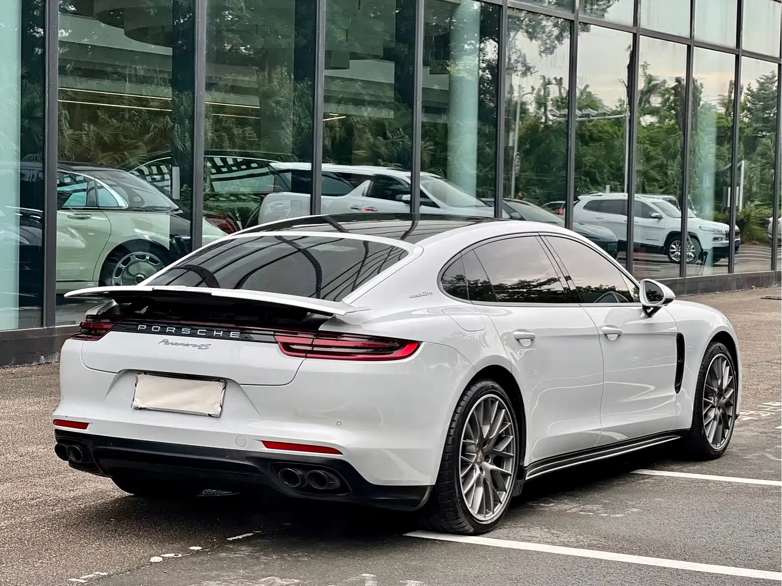 Фото 15 - Porsche Panamera