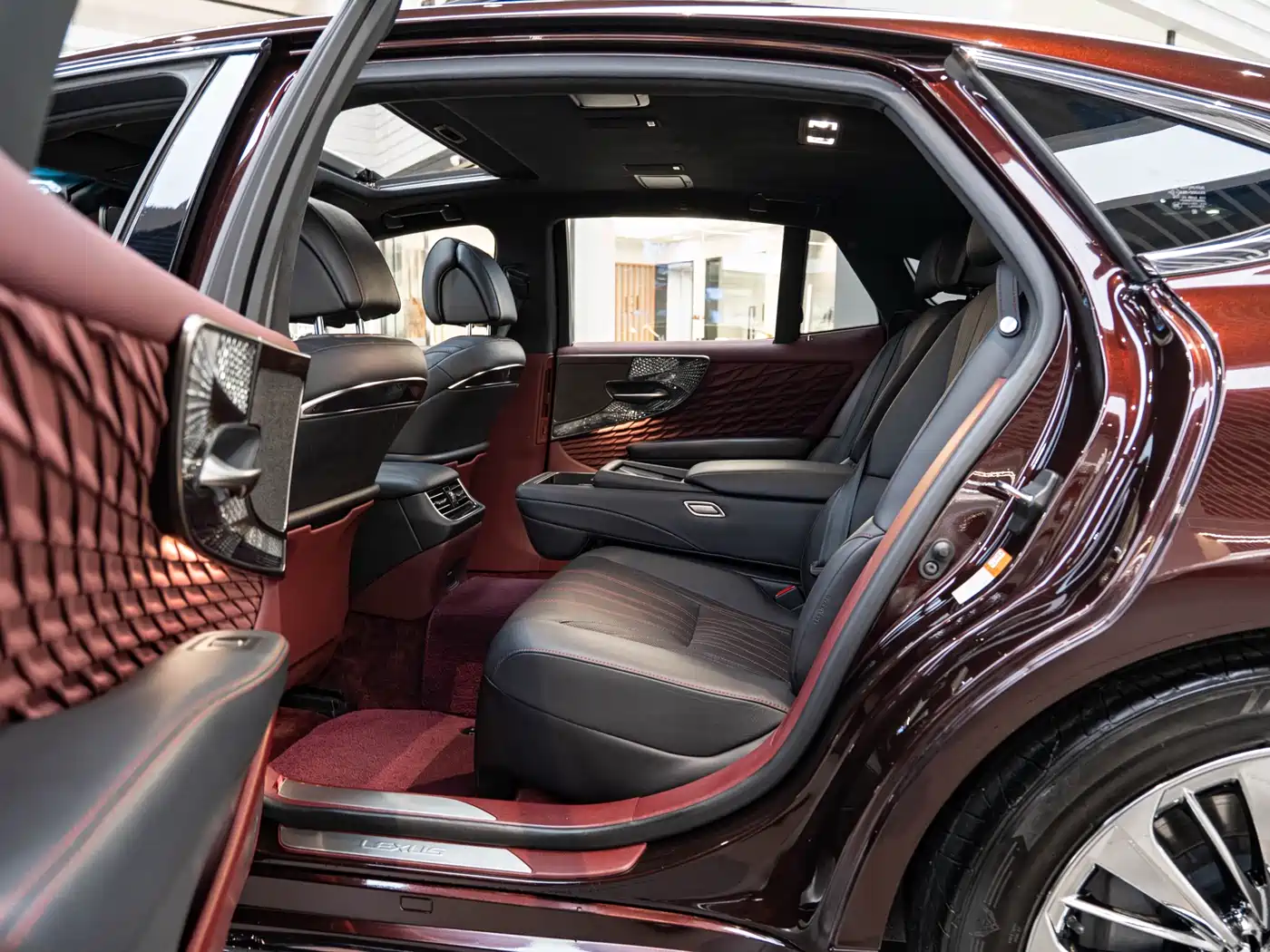 Lexus LS 2020 500h Executive (China VI) фото 10