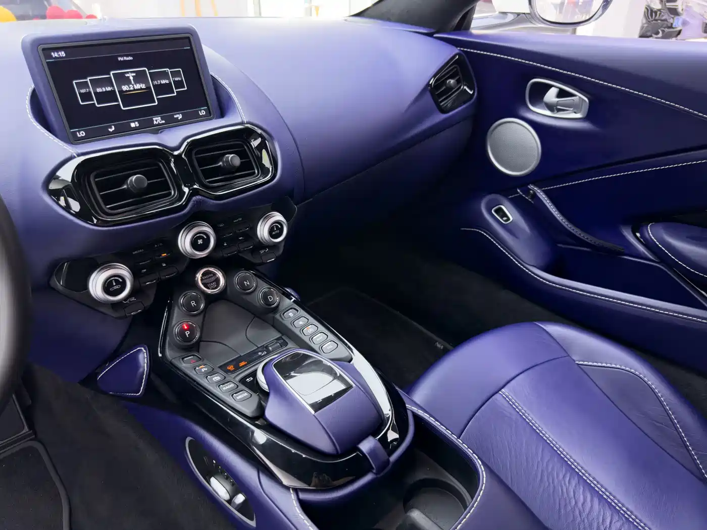 Aston Martin V8 Vantage 2020 2018 4.0T V8 Coupe