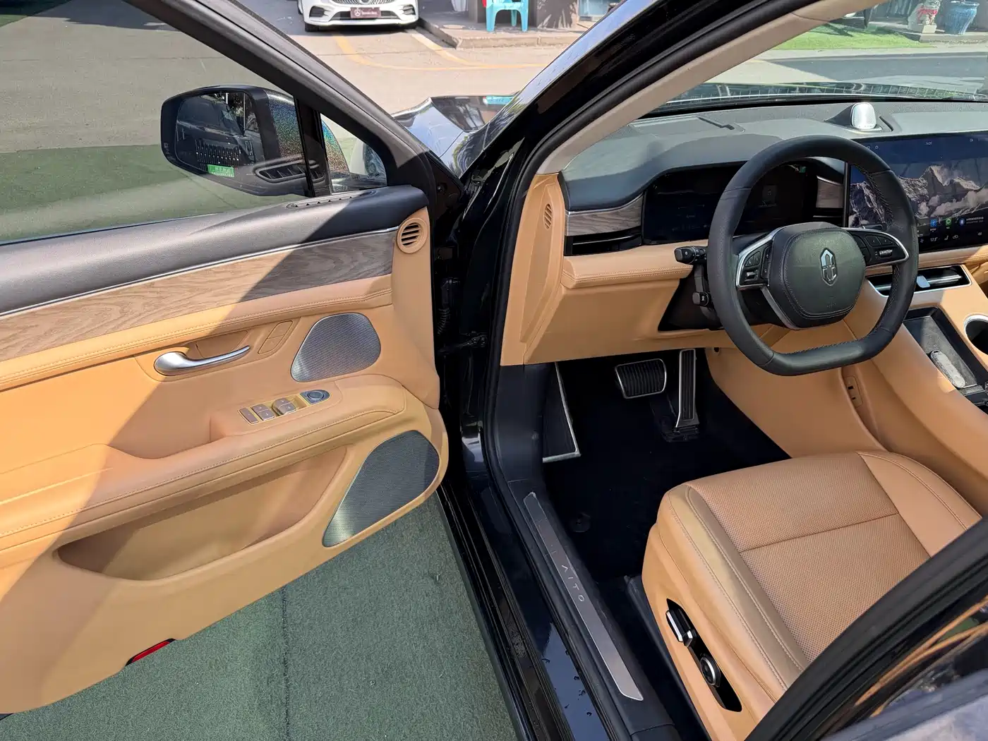 AITO Wenjie AITO M5 2022 Extended Range AWD Performance Edition фото 4