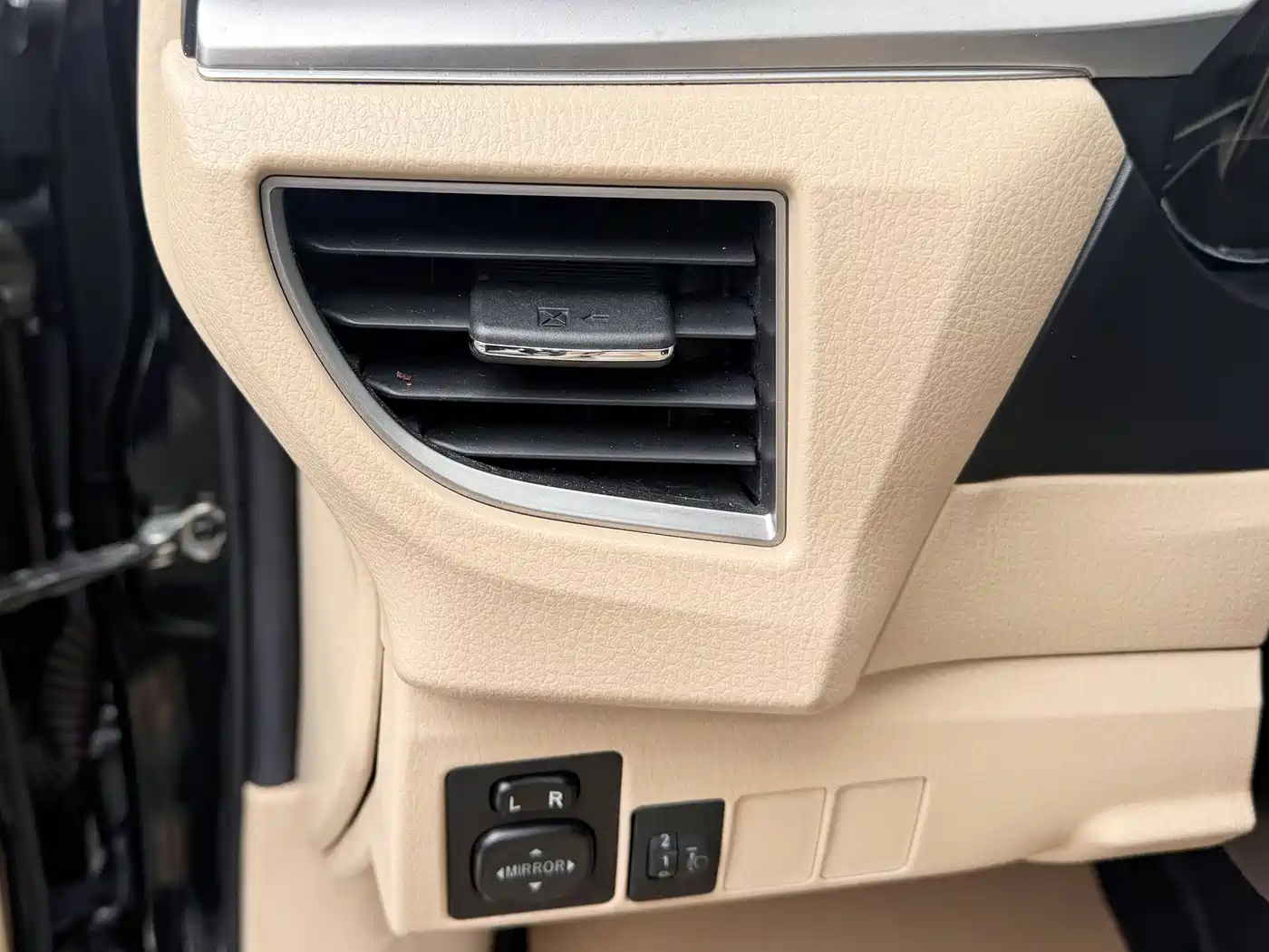 Toyota Corolla 2014 1.6L CVT GL фото 17