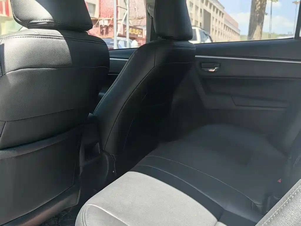 Toyota Corolla Twin Engine E+ 2019 1.8L E-CVT Leading Edition фото 14