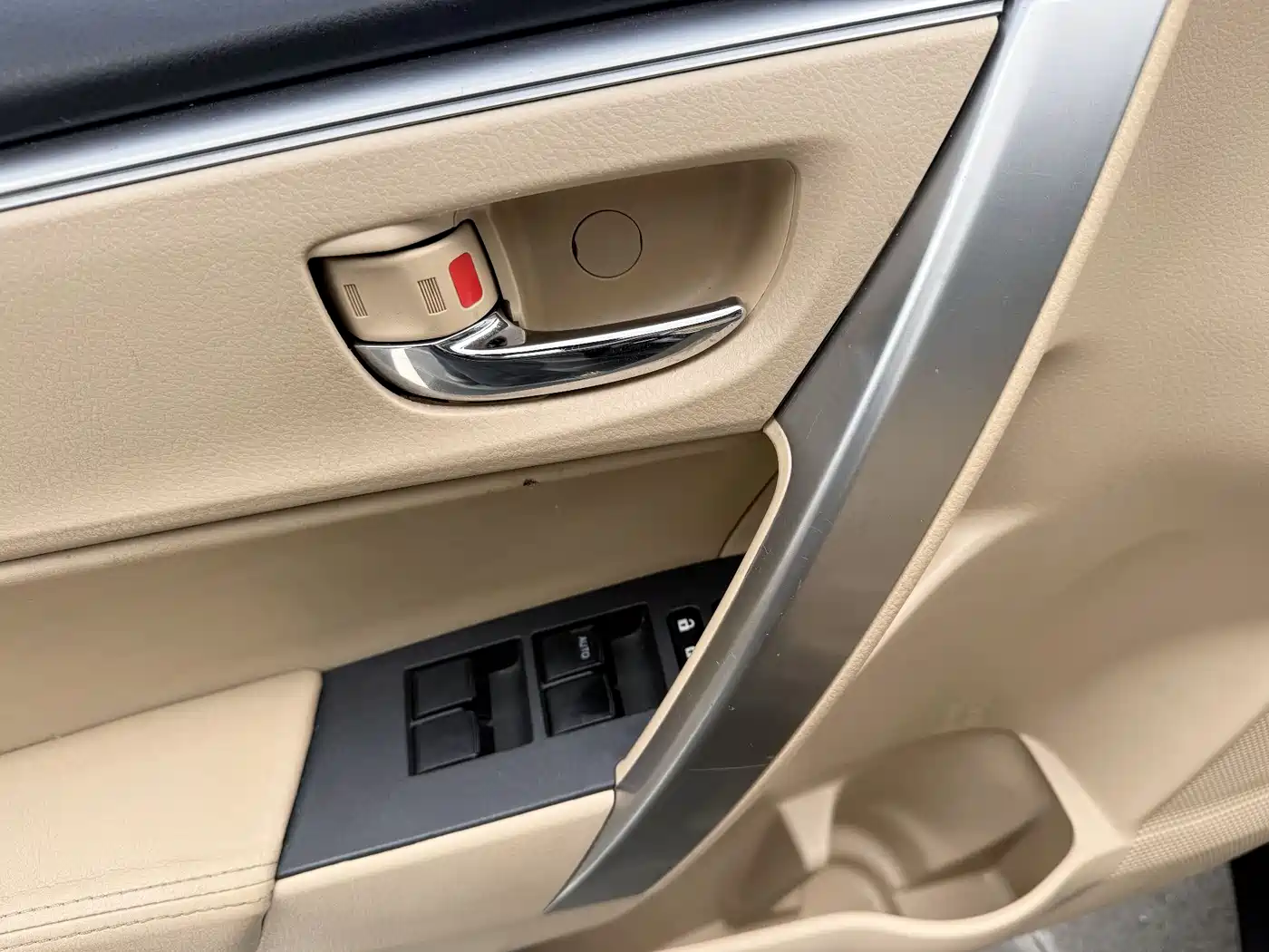 Toyota Corolla 2014 1.6L CVT GL фото 16
