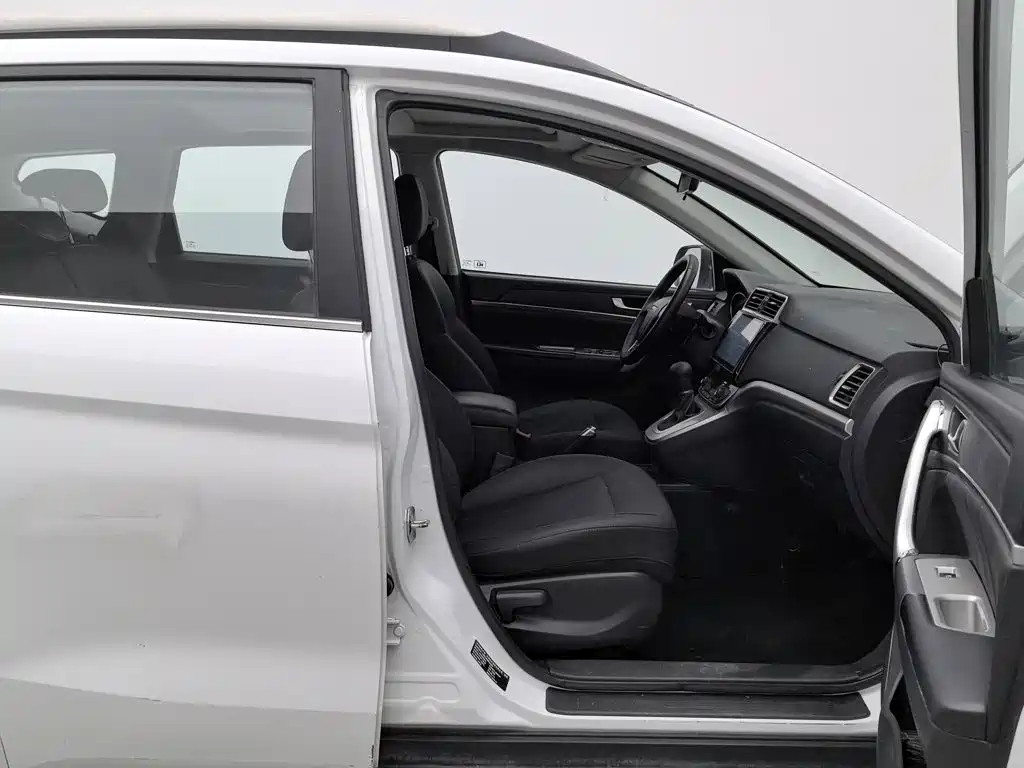 Photo 23 - Haval M6