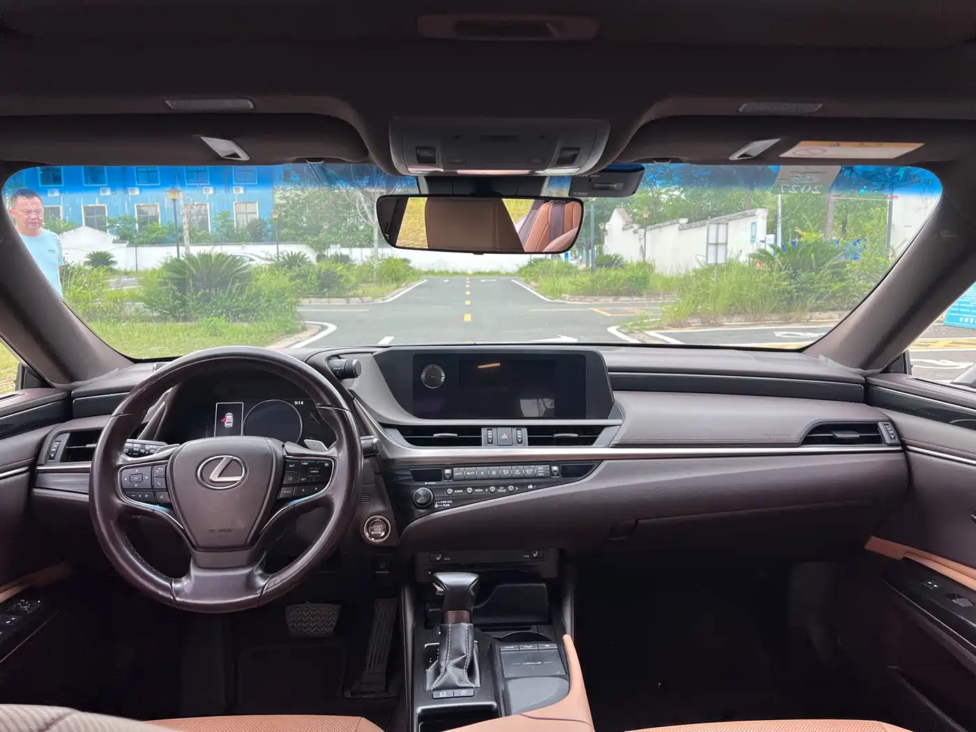 Фото 7 - Lexus ES