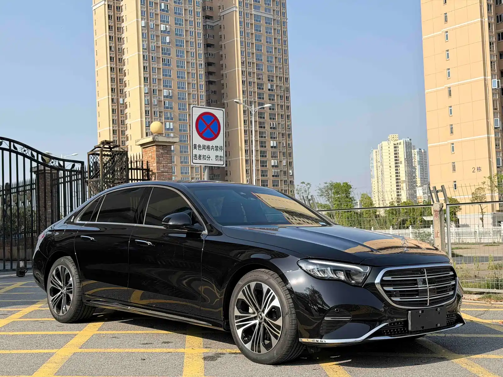 Photo 3 - Mercedes-Benz E-Class
