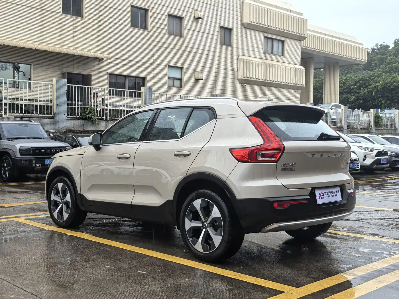 Volvo XC40 2024 2025 B4 AWD Smart Elite Luxury Edition