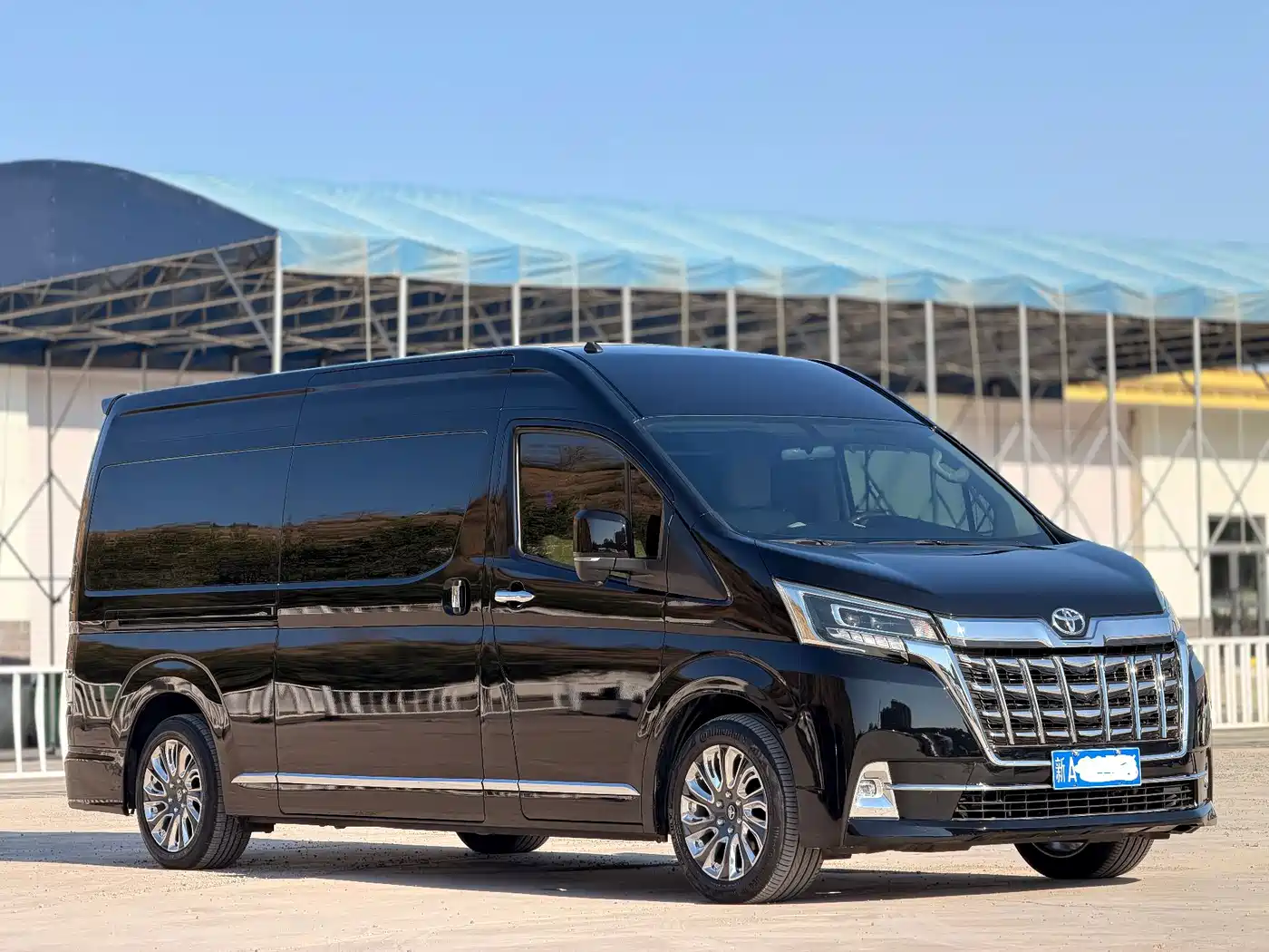 Toyota HIACE 2025