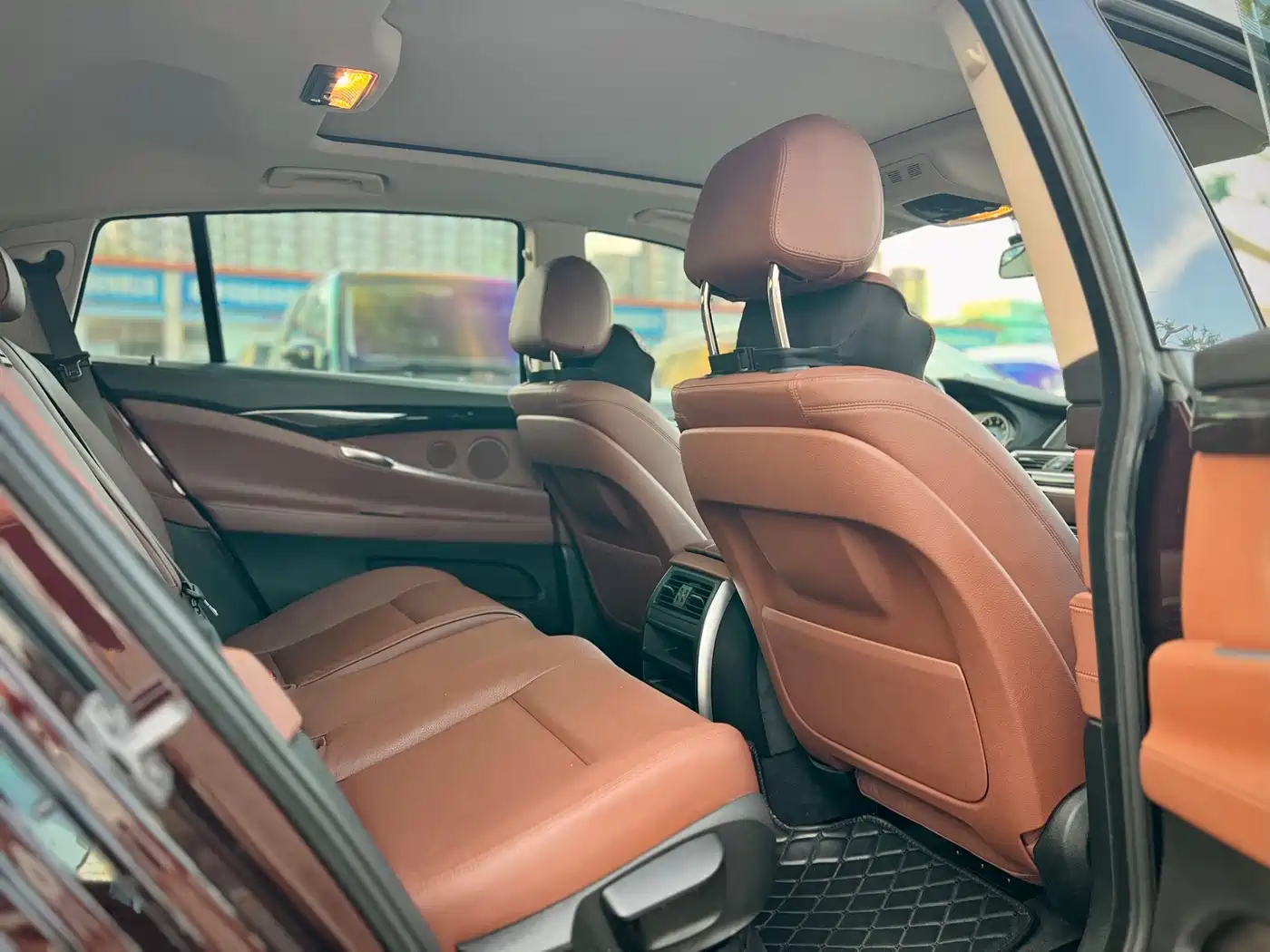 BMW 5 Series GT 2015 528i Leading фото 18