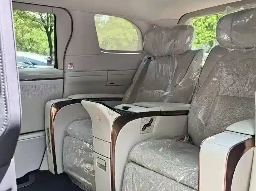 Lexus LM 2025 Model 500h Four-Seater Imperial Edition фото 5