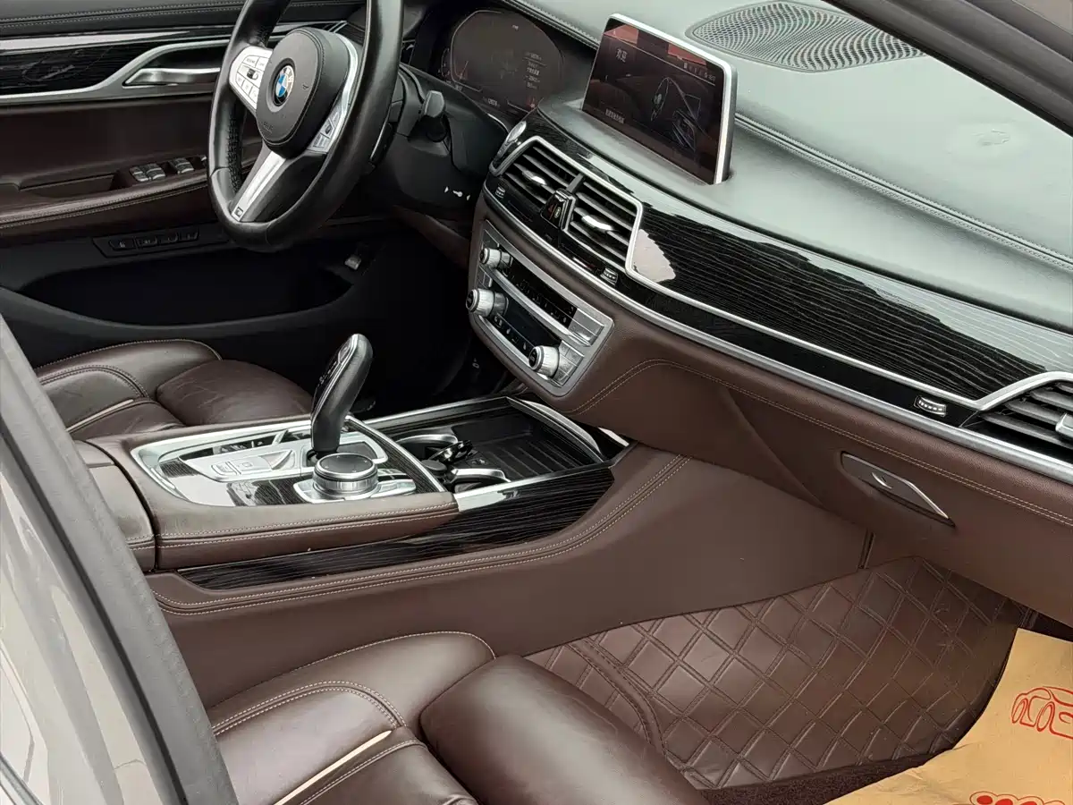 BMW 7 Series 2019 730Li M Sport Package фото 9