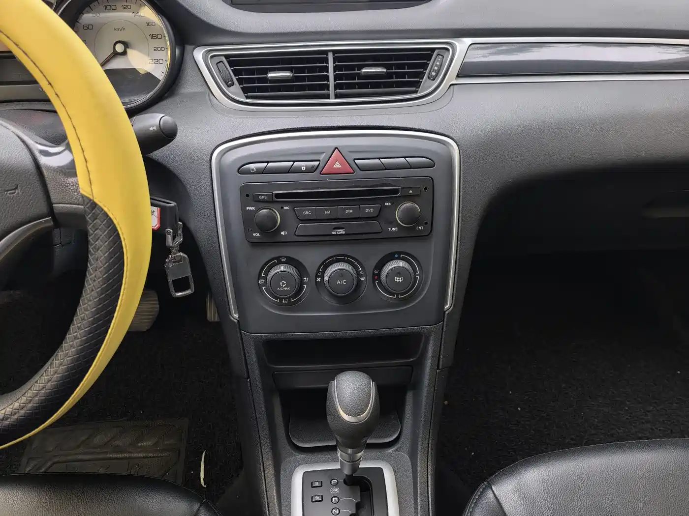 Peugeot 308 2014 Model Joy Edition Classic 1.6L Automatic Superior Style фото 11