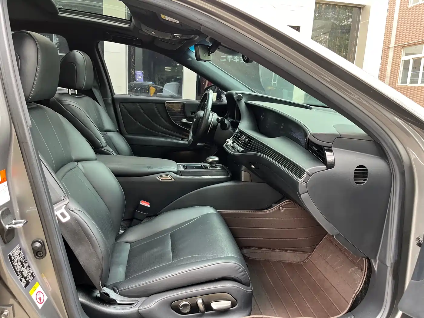 Lexus LS 2018 500h Excellence Edition China V фото 16