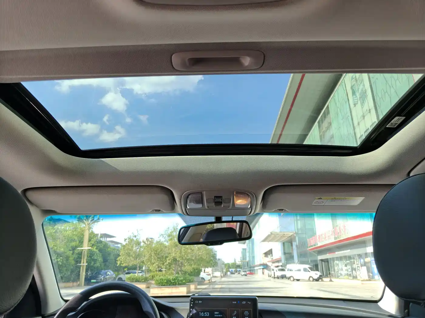 Photo 22 - Kia K5