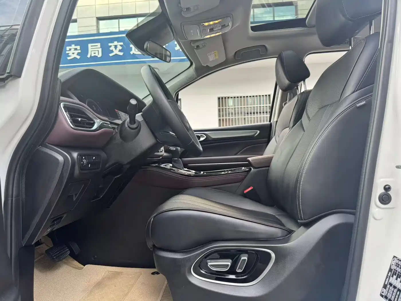 GAC Trumpchi Trumpchi M6 2025 2023 PRO 270T DCT Luxury Edition