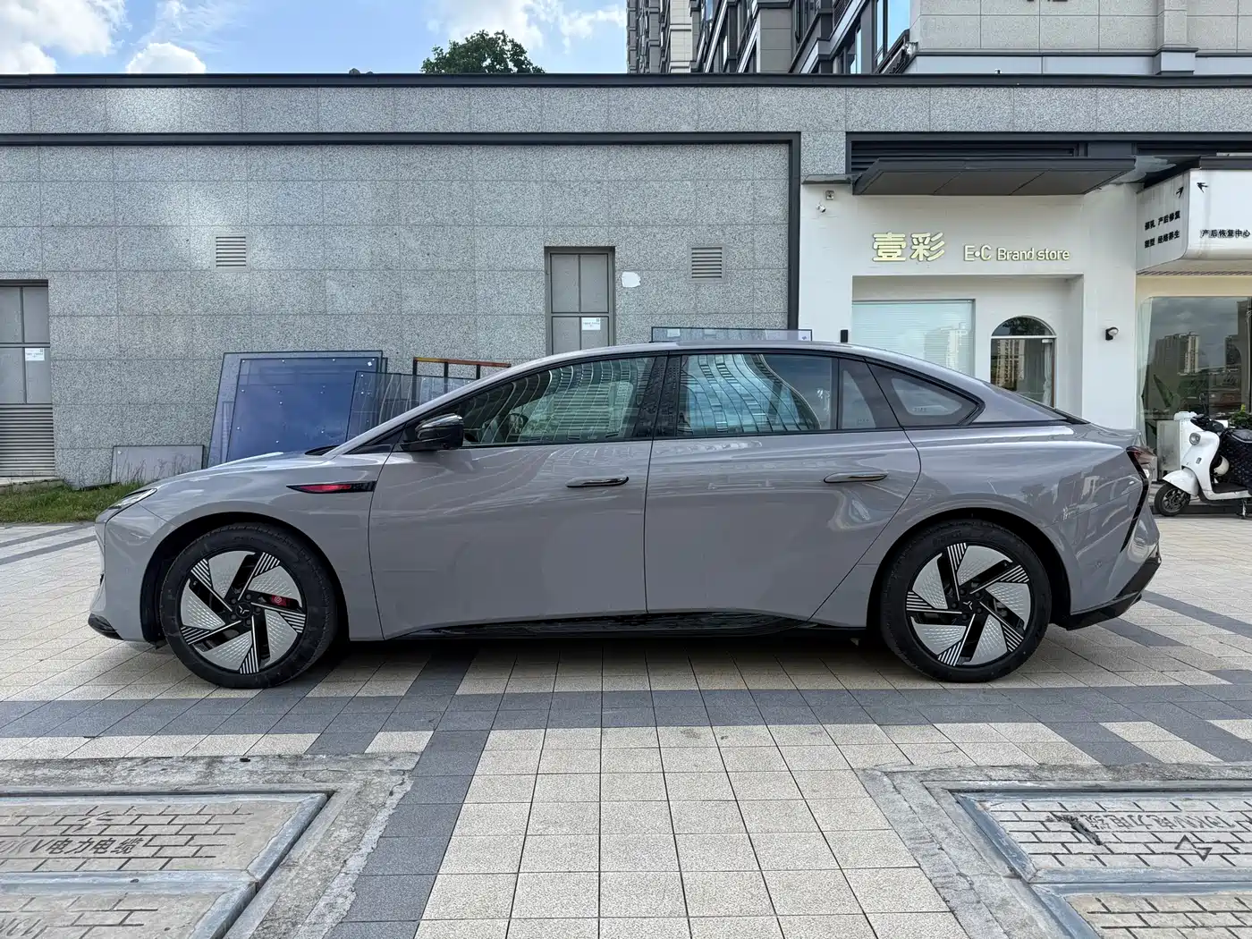 Hongqi EH7 2025 640 AWD Smart Selection Edition фото 18