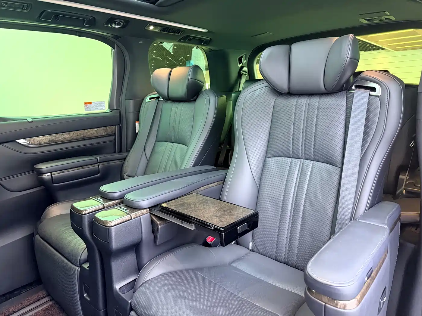 Toyota Alphard 2021 Hybrid 2.5L Premium фото 18