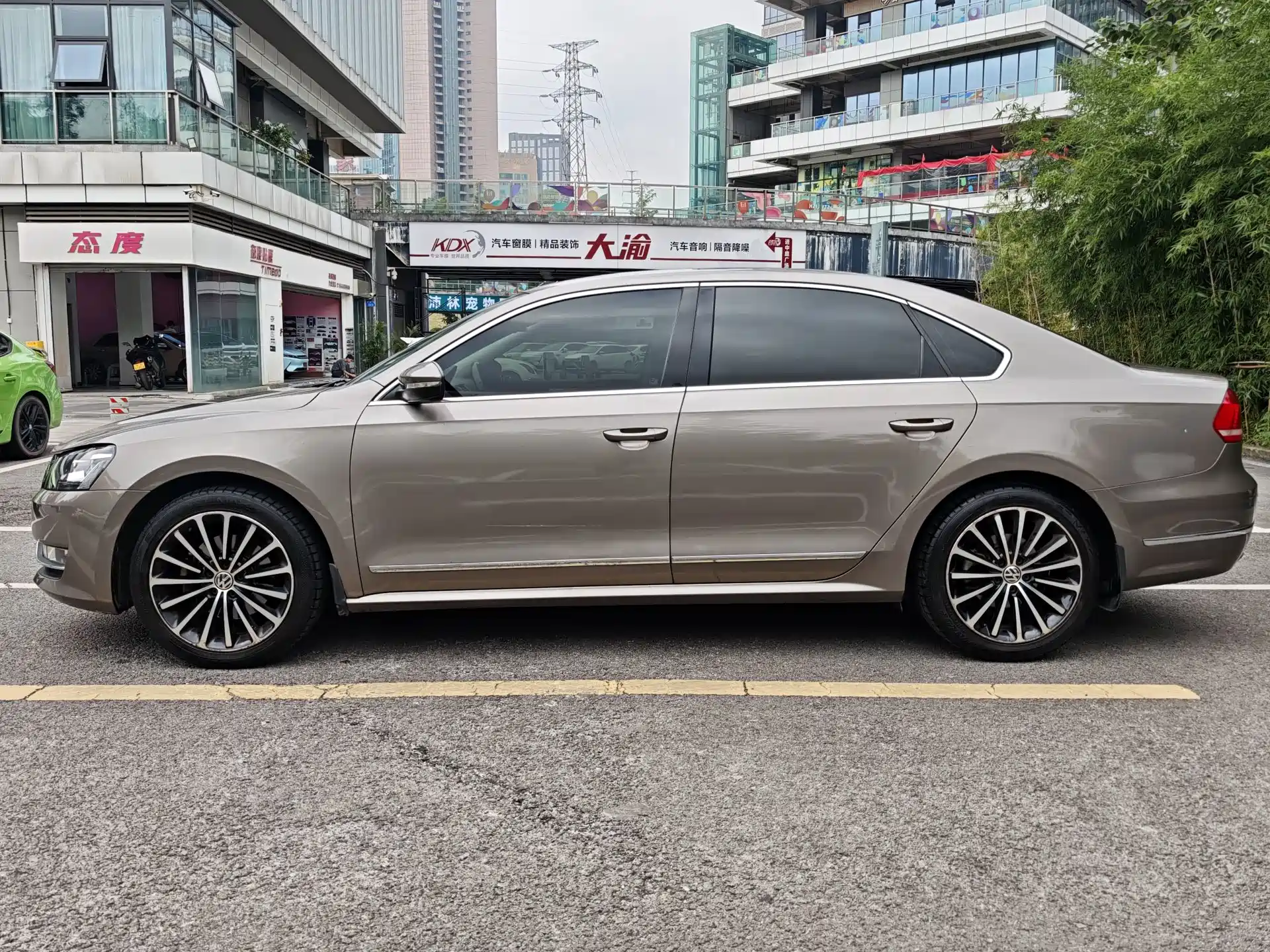 صورة 8 - Volkswagen Passat