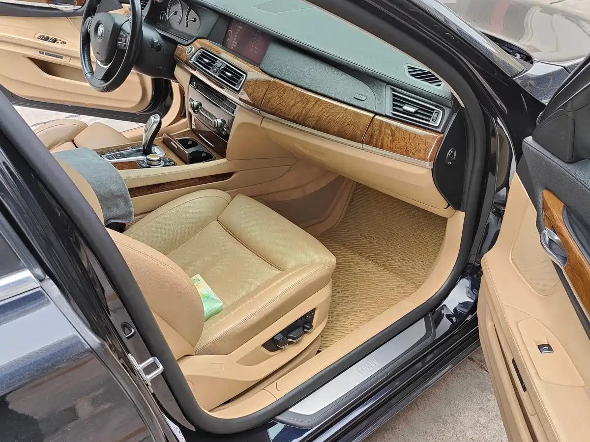 BMW 7 Series 2009 740Li Luxury фото 6