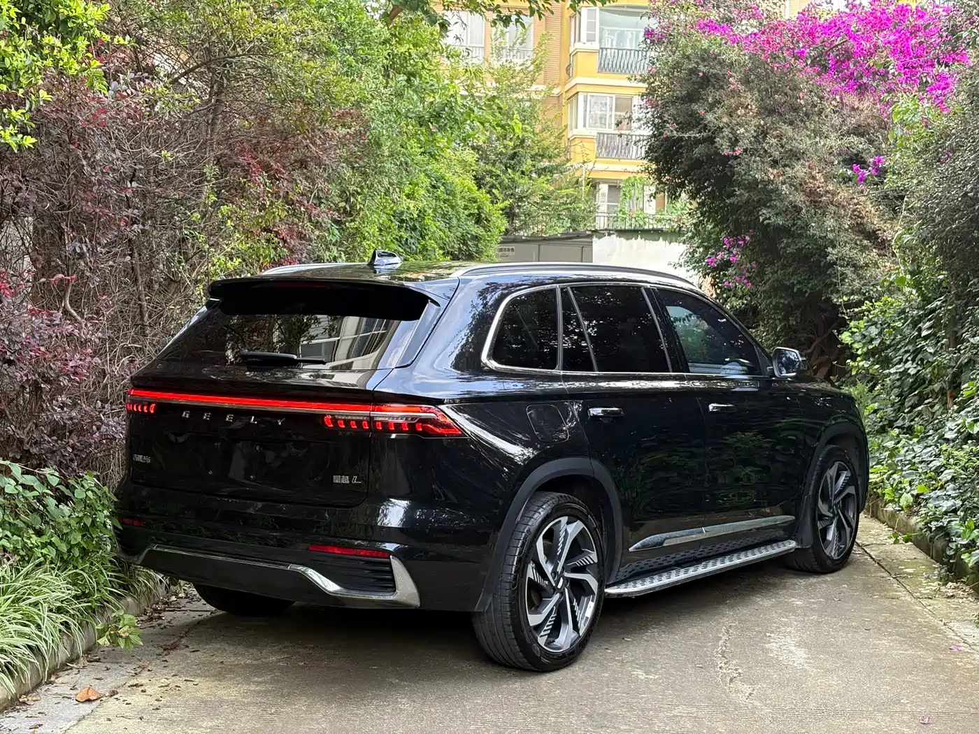 Фото 10 - Geely Xingyue L