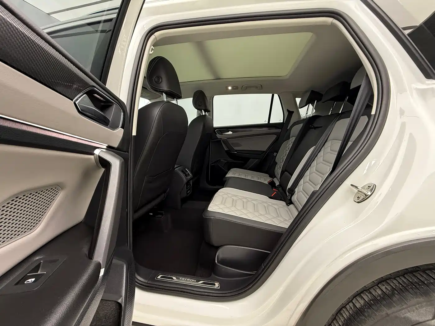 Volkswagen Tayron 2023 280TSI 2WD Luxury Plus Advanced Edition фото 10