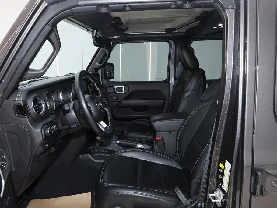 Photo 15 - Jeep Gladiator