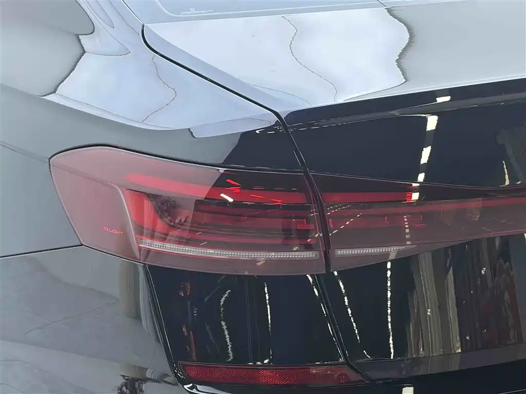 Volkswagen Passat 2022 330TSI Luxury Edition фото 8
