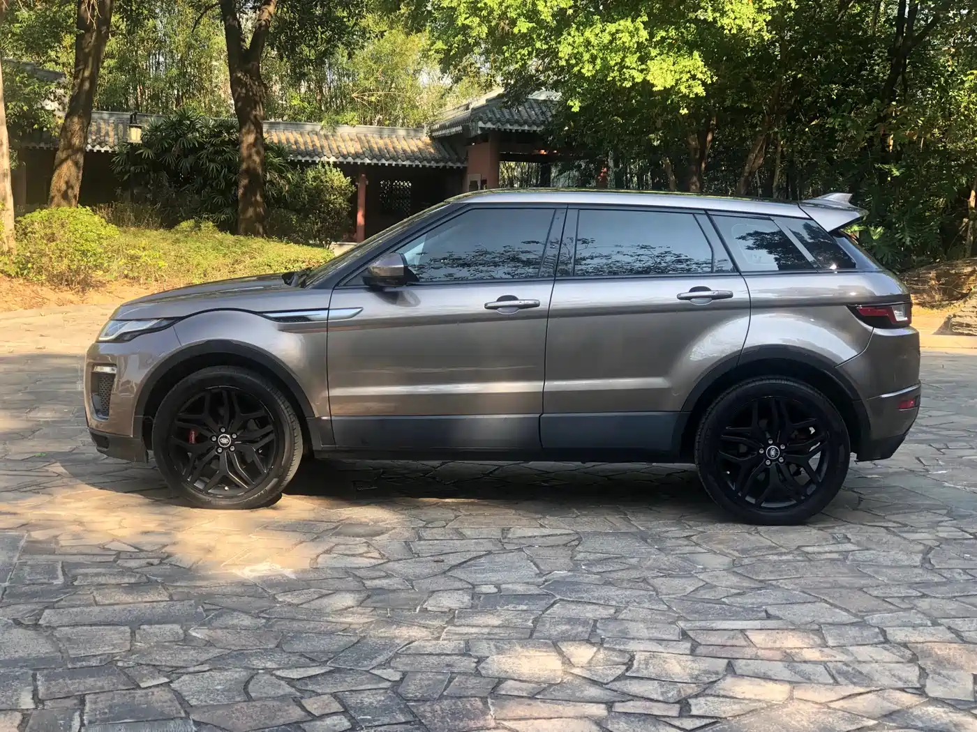 Land Rover Range Rover Evoque 2017 2.0T SE Smart Shine Edition фото 4