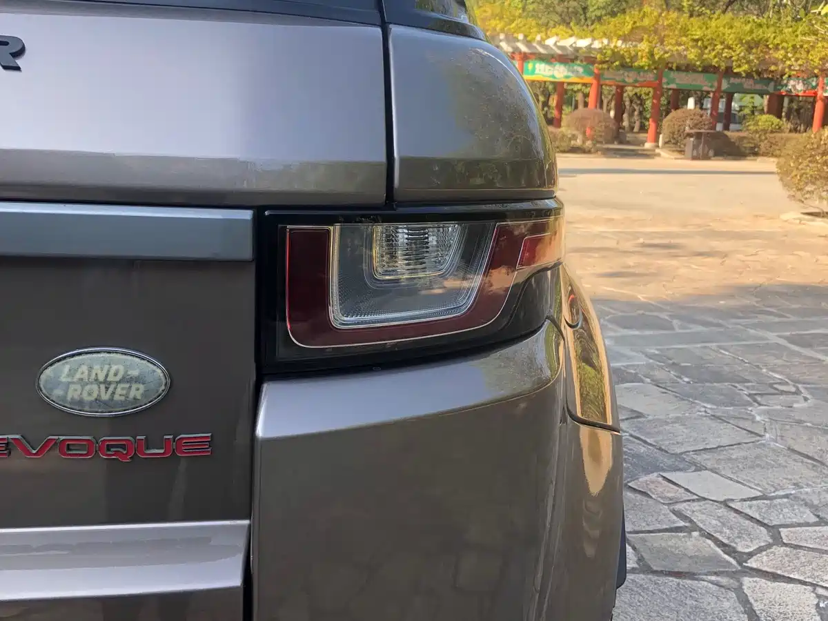 Land Rover Range Rover Evoque 2017 2.0T SE Smart Shine Edition фото 12