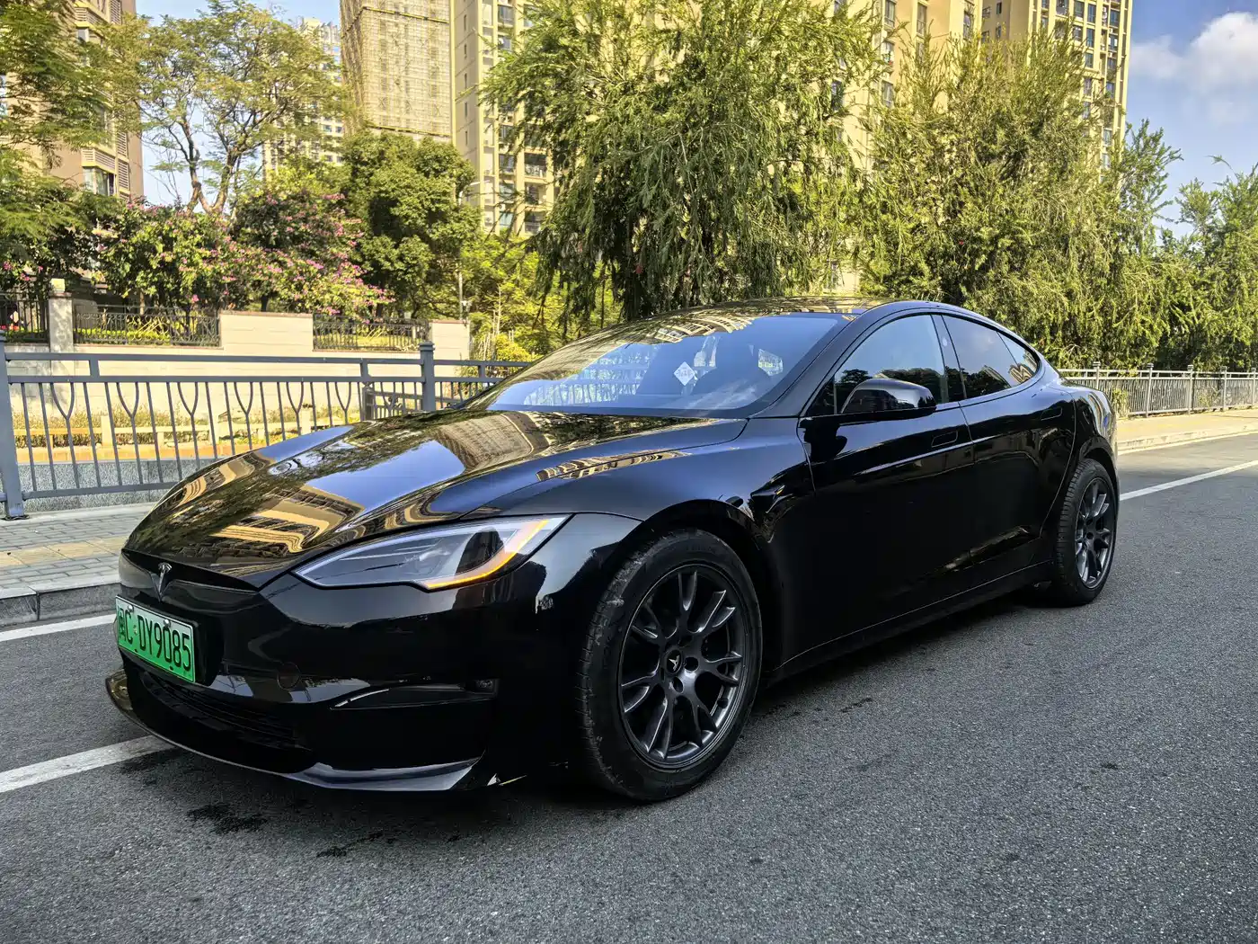 TESLA MODEL S