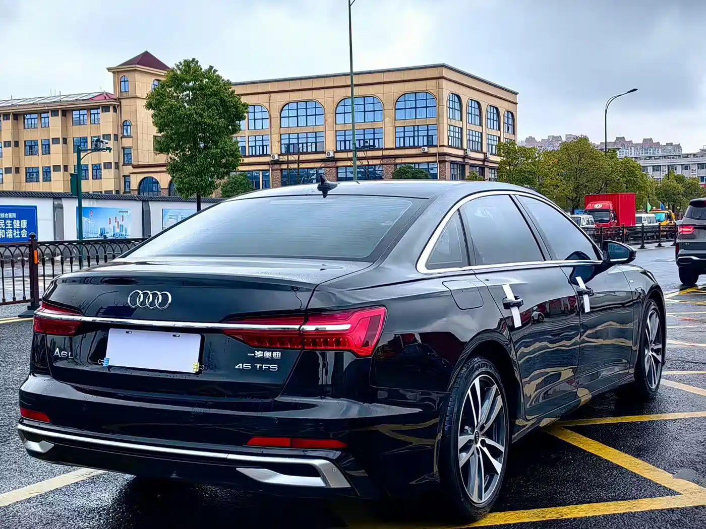Фото 8 - Audi A6L