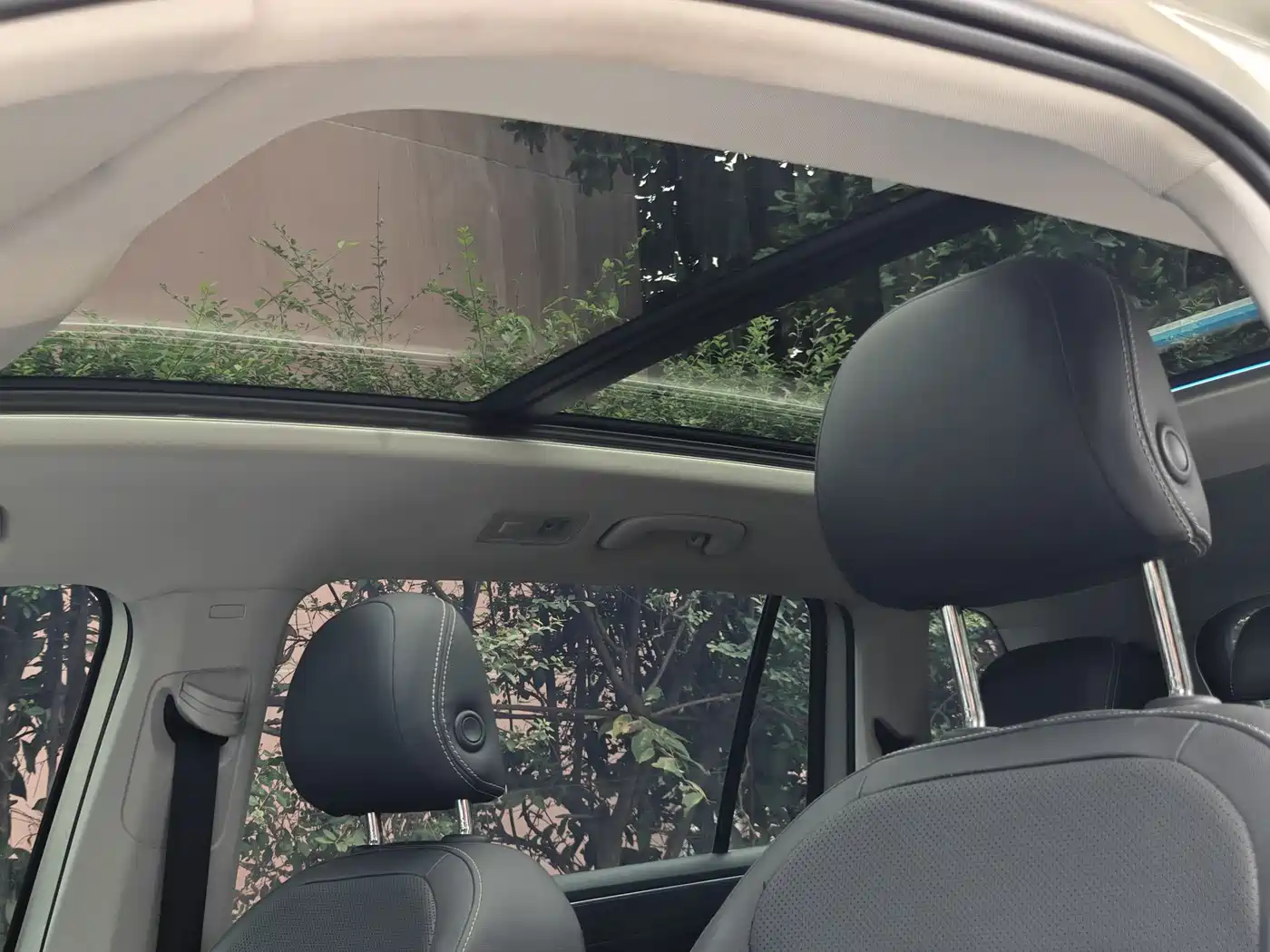 Volkswagen Tiguan L 2022 380TSI Automatic 4WD R-Line Cross Edition 7-Seater фото 17