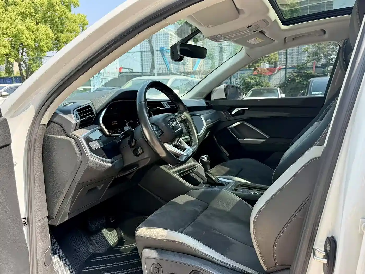 Audi Q3 2022 35 TFSI Fashion Elegance фото 3