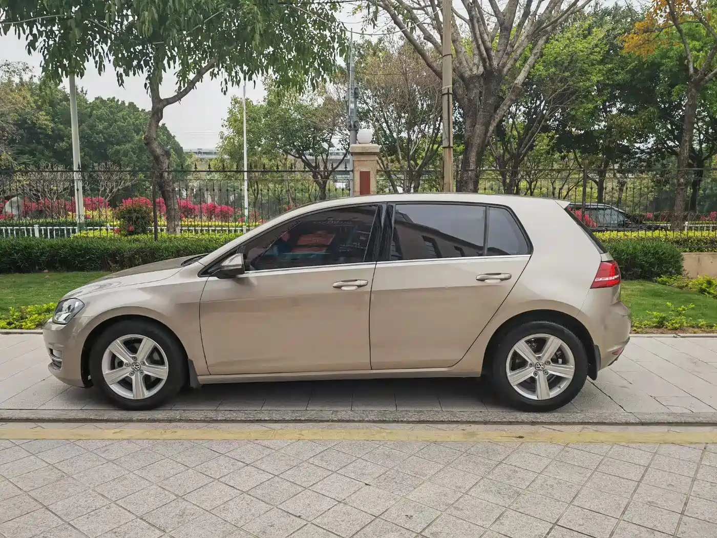 Volkswagen Golf 2014 1.4TSI Automatic Luxury фото 3