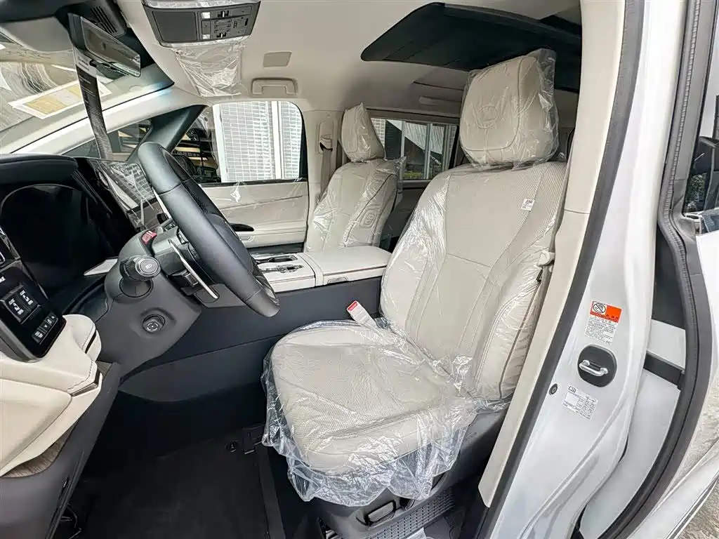 Lexus LM 2025 Model 500h Six-Seater Prestige Edition фото 12