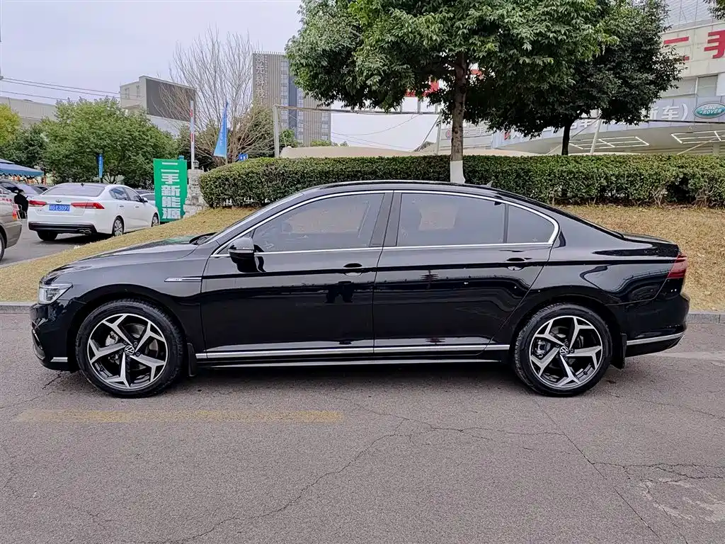 Volkswagen Magotan 2023 2 Million Units Anniversary Edition 330TSI DSG Leading Type фото 3