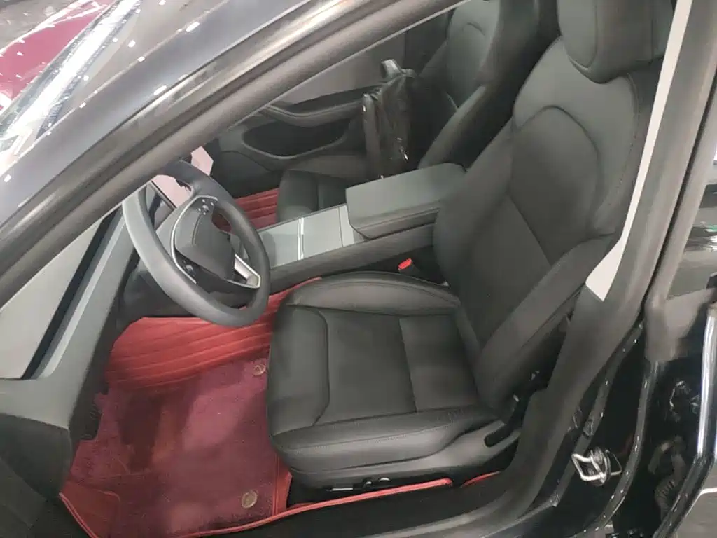 Фото 15 - Tesla Model 3