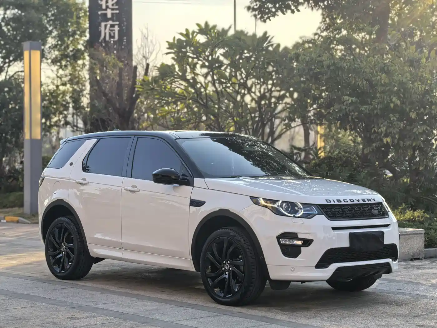 Land Rover Discovery Sport 2018 240PS SE Edition фото 3