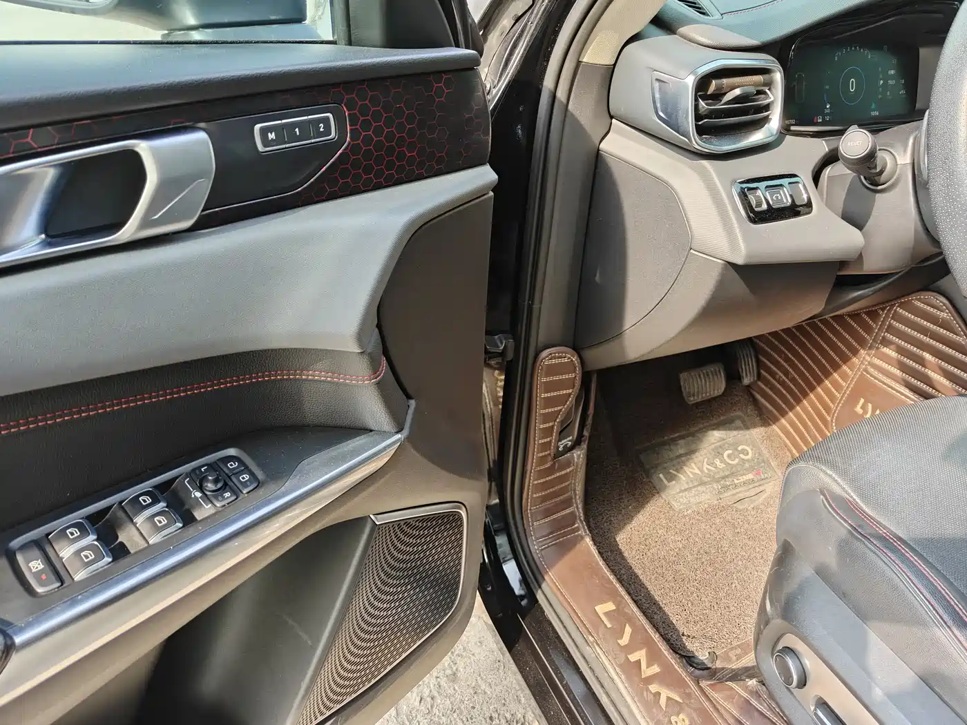 Lynk & Co 01 2019 2.0T AWD Pro Edition China VI фото 5