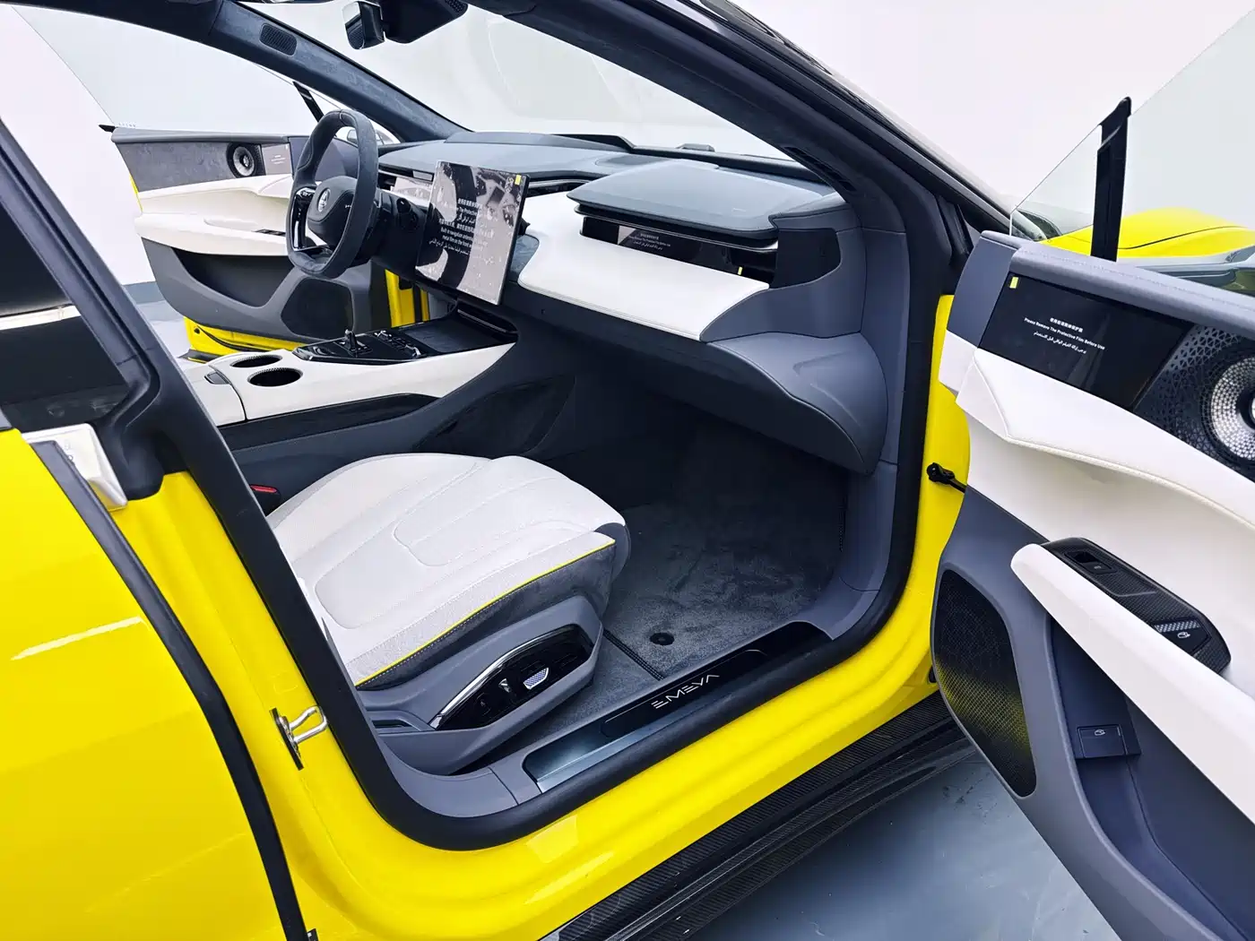 LOTUS SPORTS CAR EMEYA FLOWERS