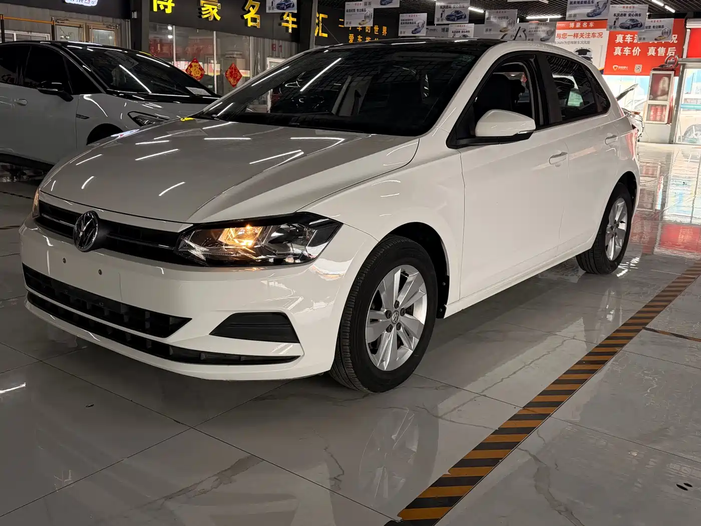 VOLKSWAGEN POLO