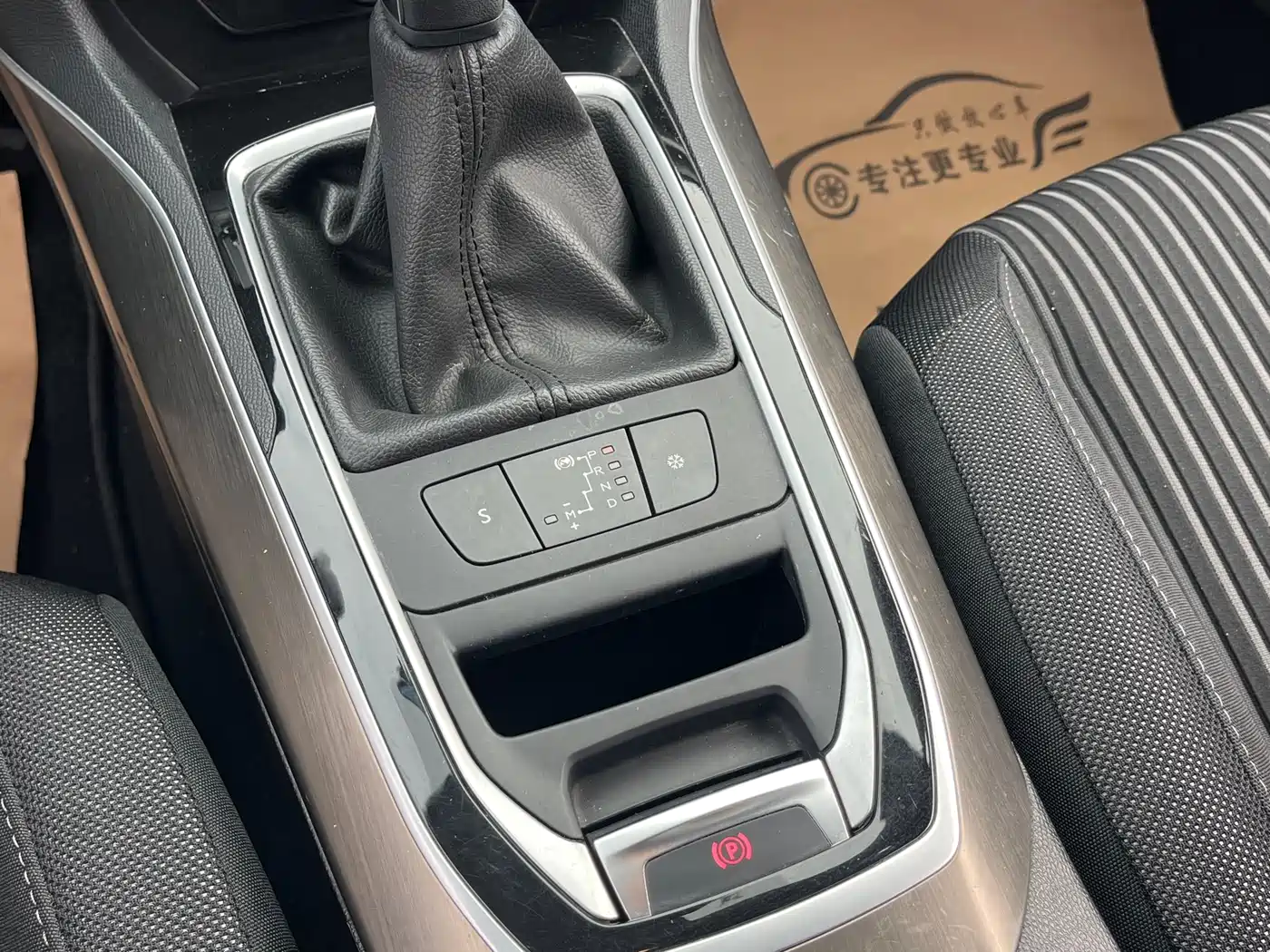 Peugeot 408 2015 Model 1.2T Automatic Luxury Edition фото 12