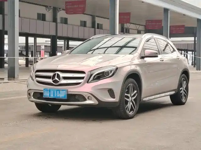 MERCEDES-BENZ GLA