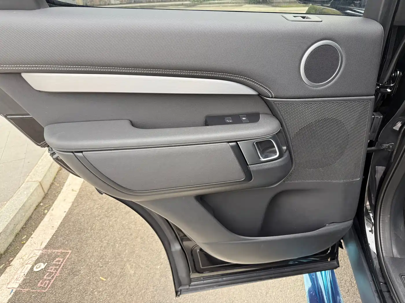 Land Rover Discovery 2021 360PS R-Dynamic SE фото 18