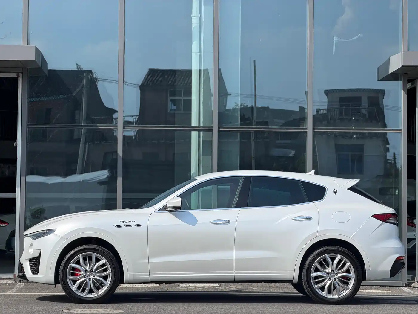 Фото 3 - Maserati Levante