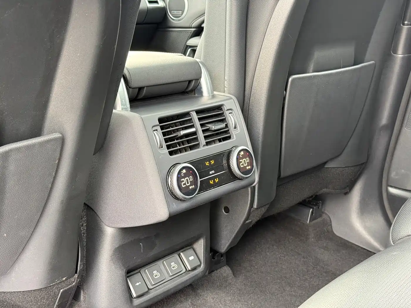 Land Rover Discovery 2021 360PS R-Dynamic SE фото 20