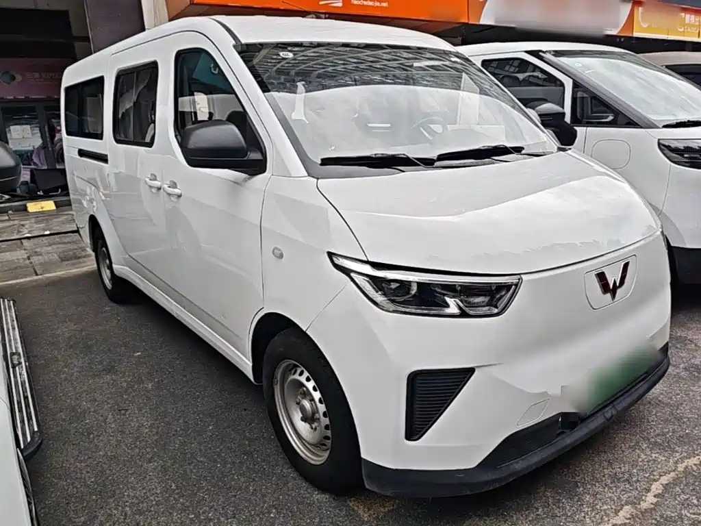 Wuling Motors Wuling Yangguang 2025 2024 300KM Comfort Bus Version 75kW