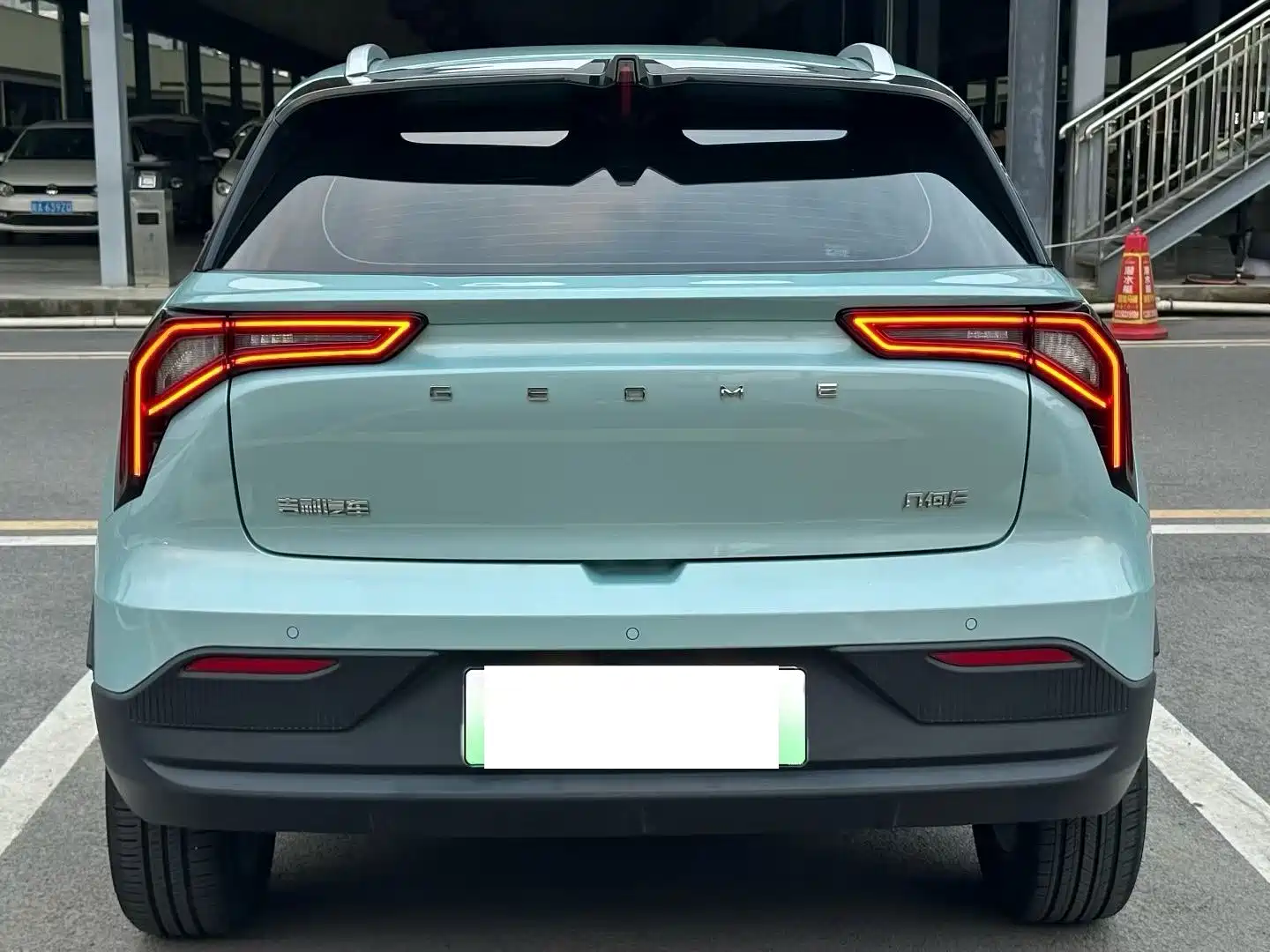 Фото 9 - Geely Geometry E Firefly