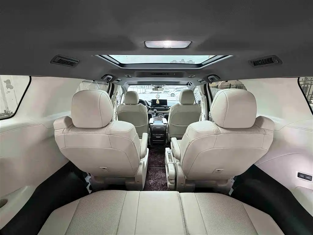 Toyota Granvia 2023 2.5L Hybrid Prestige PLUS Edition фото 10