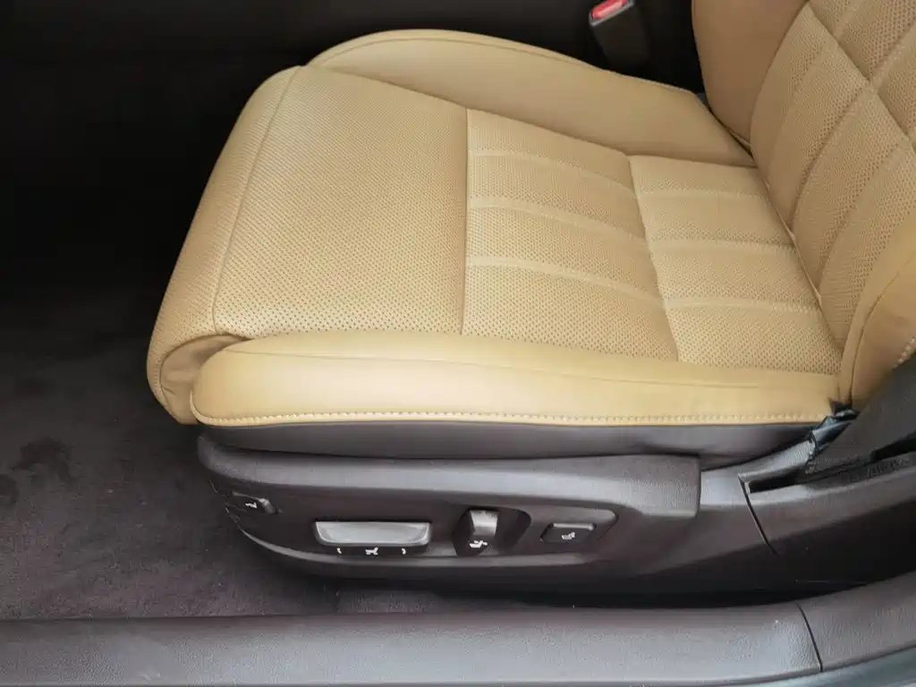 Фото 20 - Lexus ES